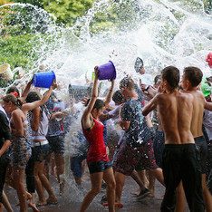 水かけ祭り